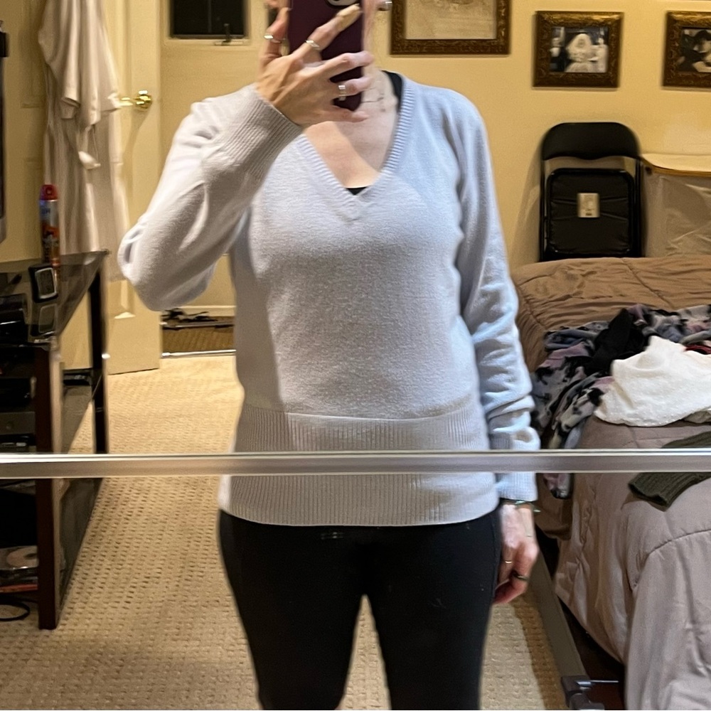 Malo Wool Cashmere Silk Blend V-Neck Knitted Sweater.
